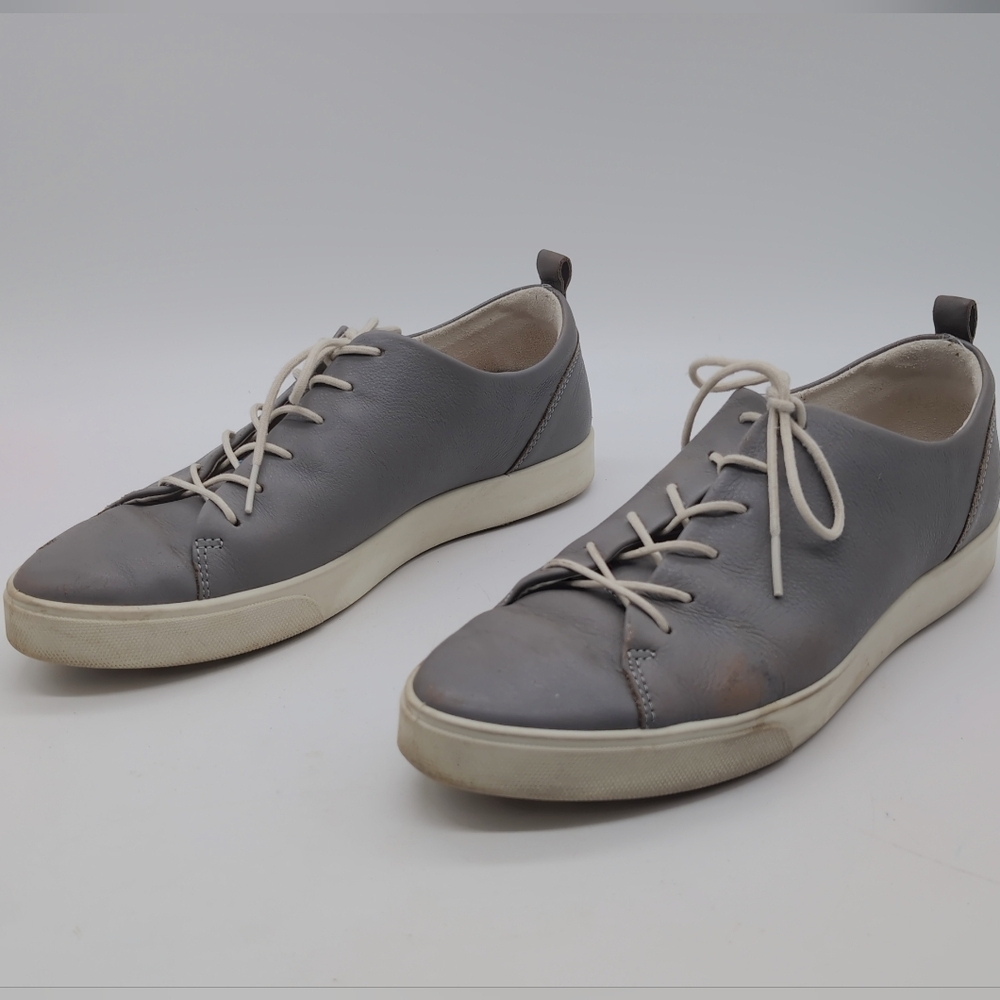 Ecco Sz 10 Minimalist Leather Sneakers in Gray - Casual Lace-Up